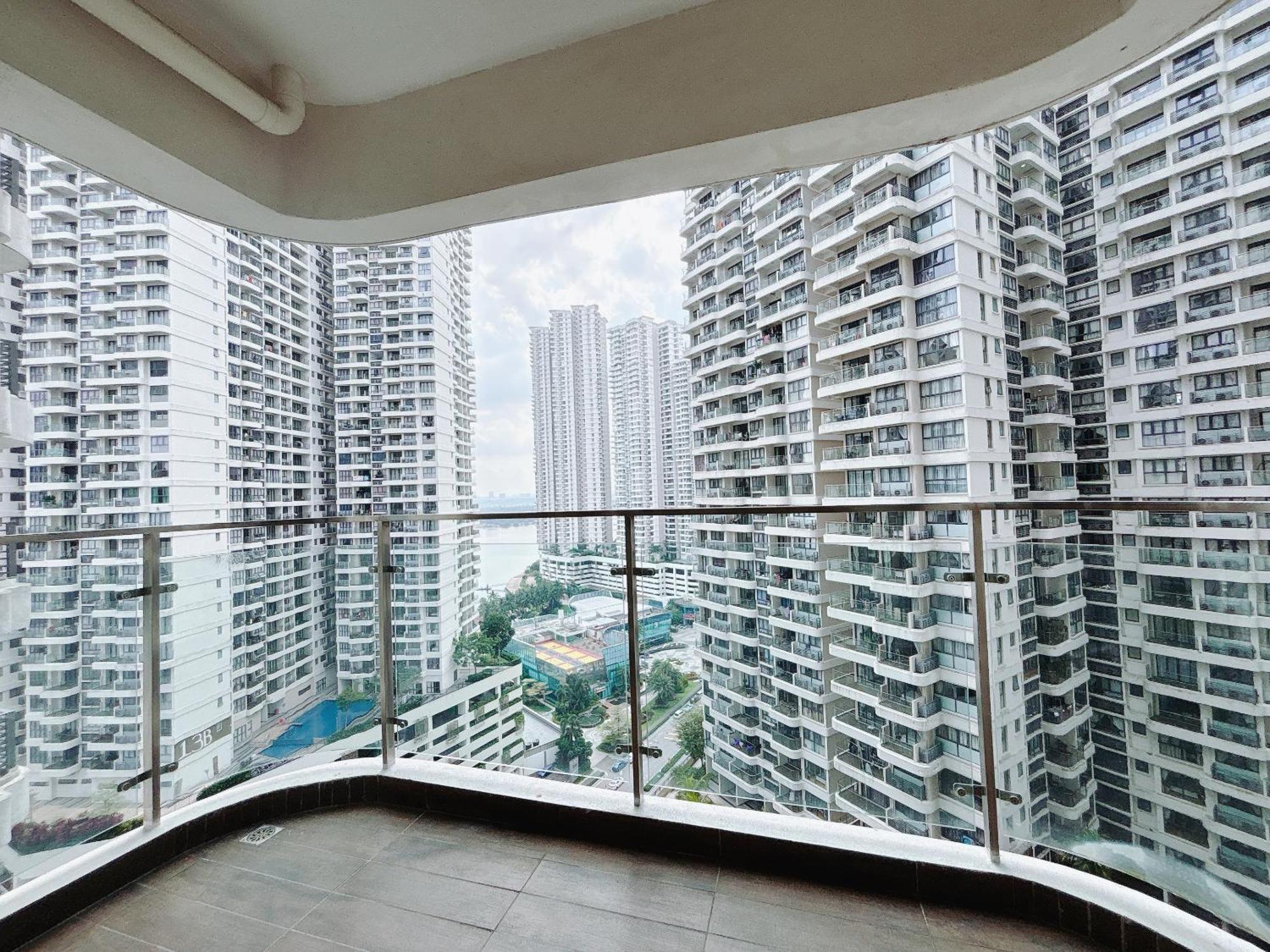 Ferienwohnung Seafront Country Garden Danga Bay By Lions Bay Johor Bahru Zimmer foto