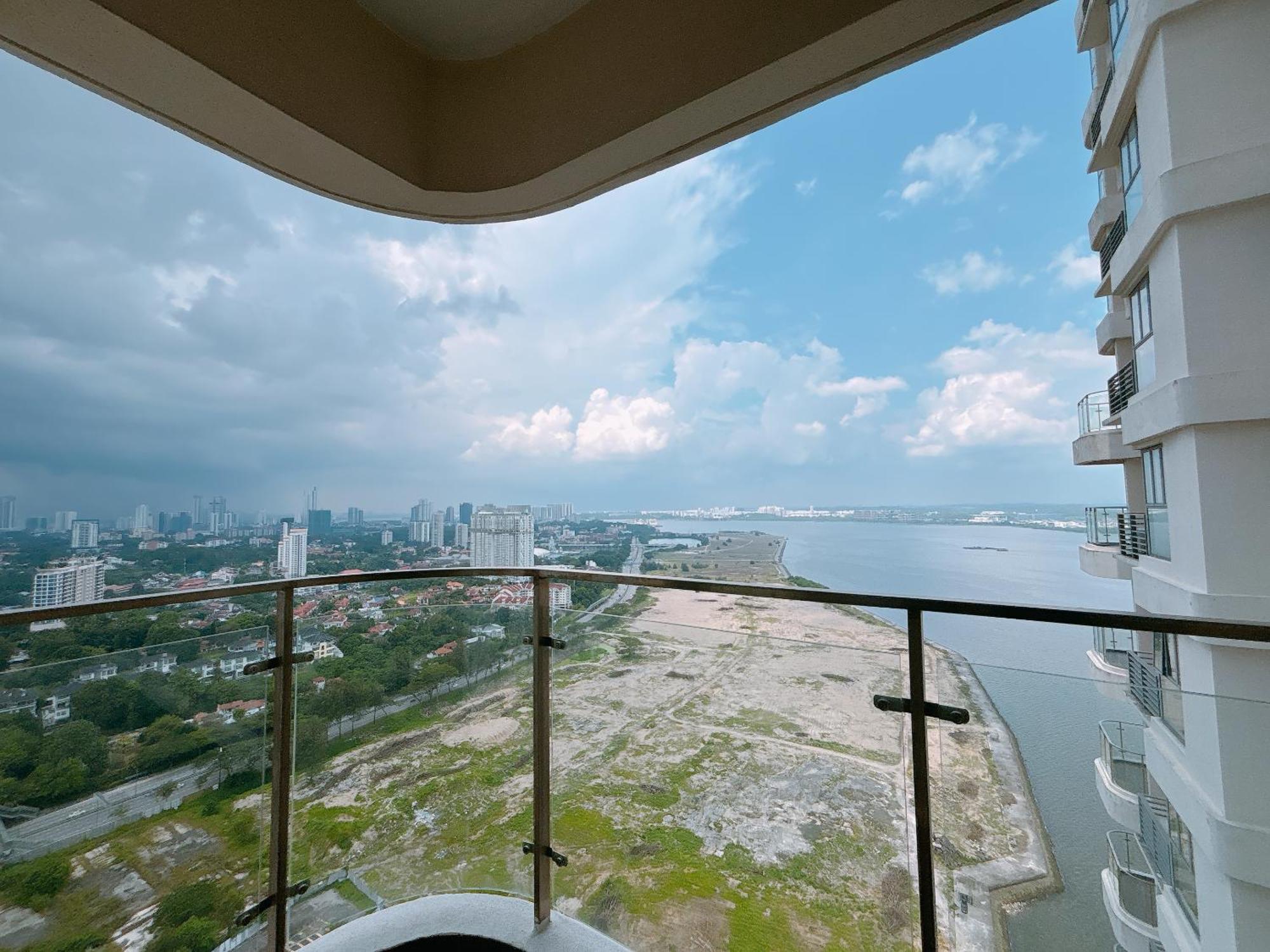 Ferienwohnung Seafront Country Garden Danga Bay By Lions Bay Johor Bahru Zimmer foto